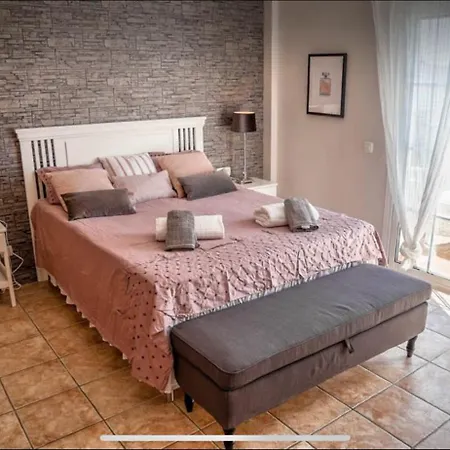 Large Modern With Private Terrace *